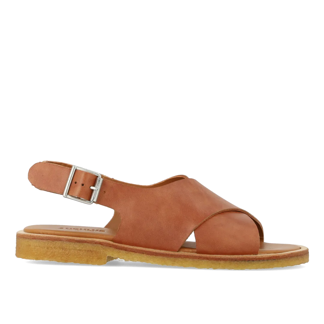 Cross sandal with buckle closure