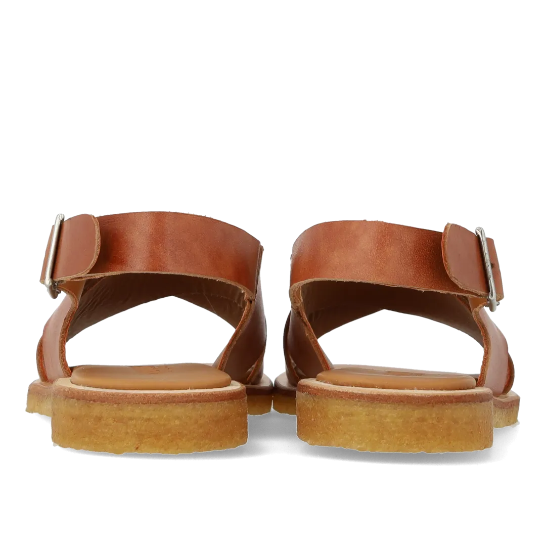 Cross sandal with buckle closure
