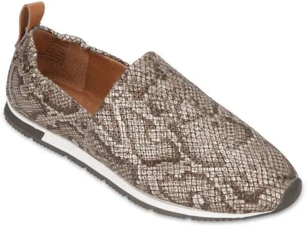 Gentle Souls by Kenneth Cole Women's Luca A-line Loafer