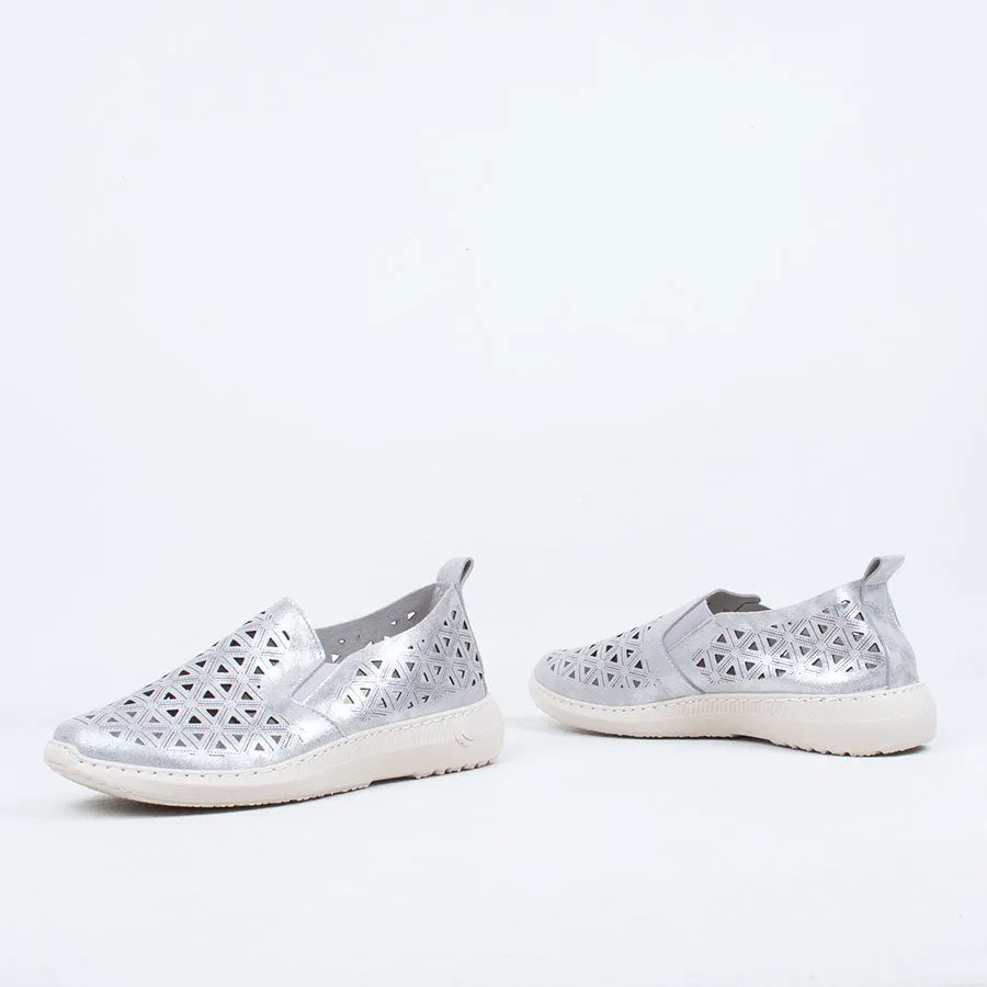 Pia Slip On