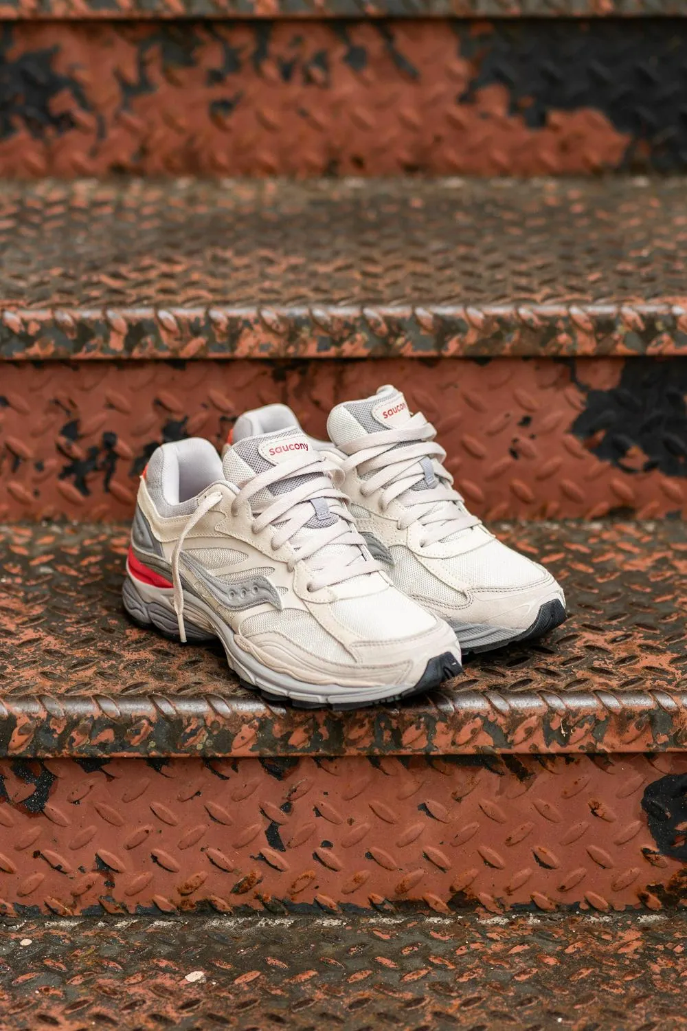 Saucony OG ProGrid Omni 9 Ivory Off White Grey Red Orange S70845-1 Trainer