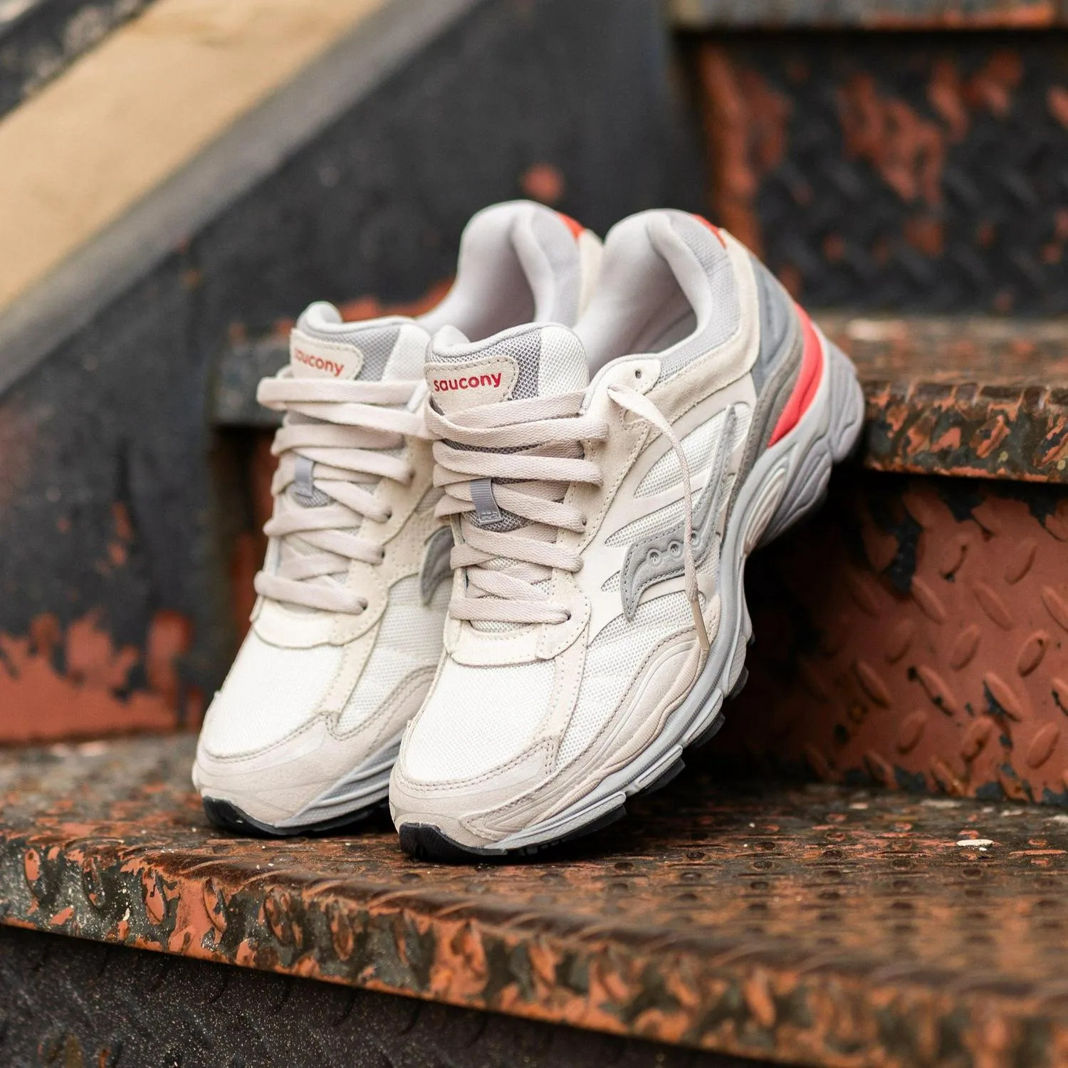 Saucony OG ProGrid Omni 9 Ivory Off White Grey Red Orange S70845-1 Trainer