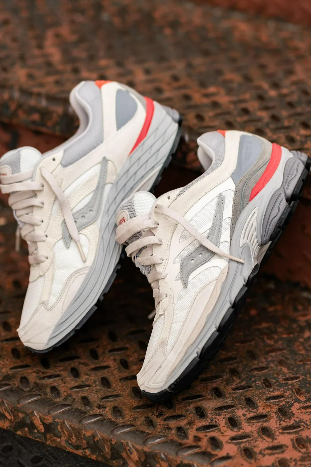 Saucony OG ProGrid Omni 9 Ivory Off White Grey Red Orange S70845-1 Trainer