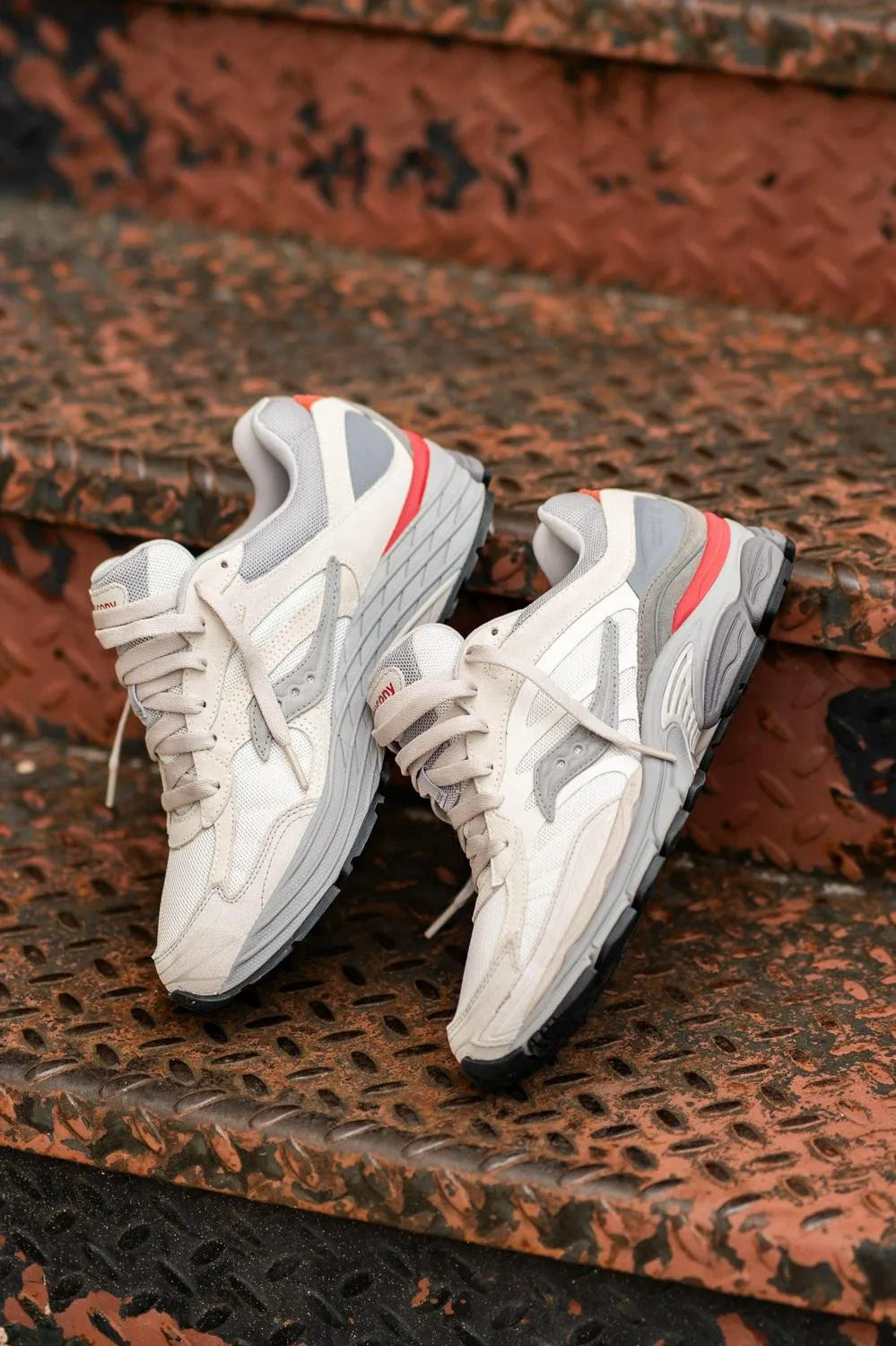 Saucony OG ProGrid Omni 9 Ivory Off White Grey Red Orange S70845-1 Trainer