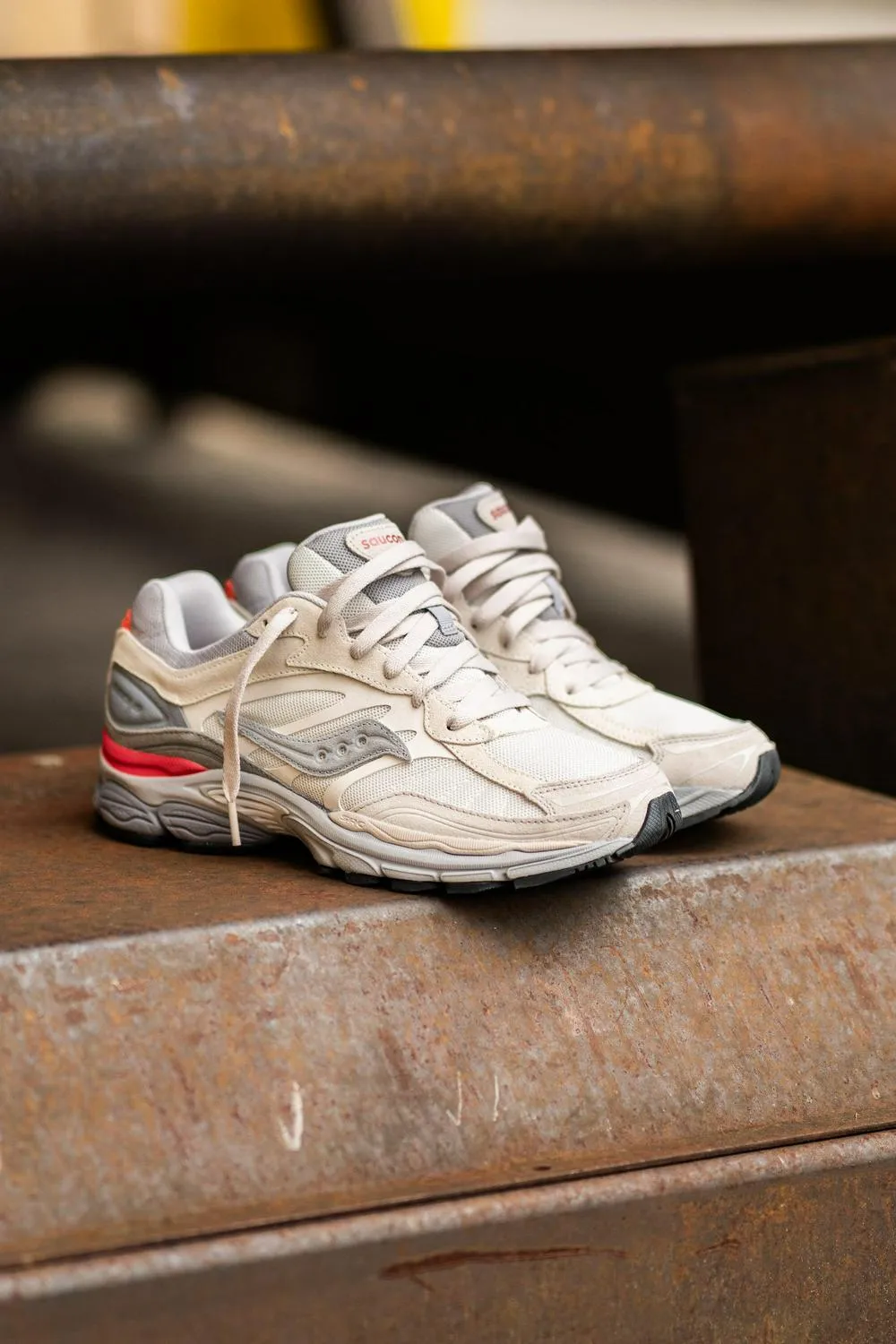 Saucony OG ProGrid Omni 9 Ivory Off White Grey Red Orange S70845-1 Trainer
