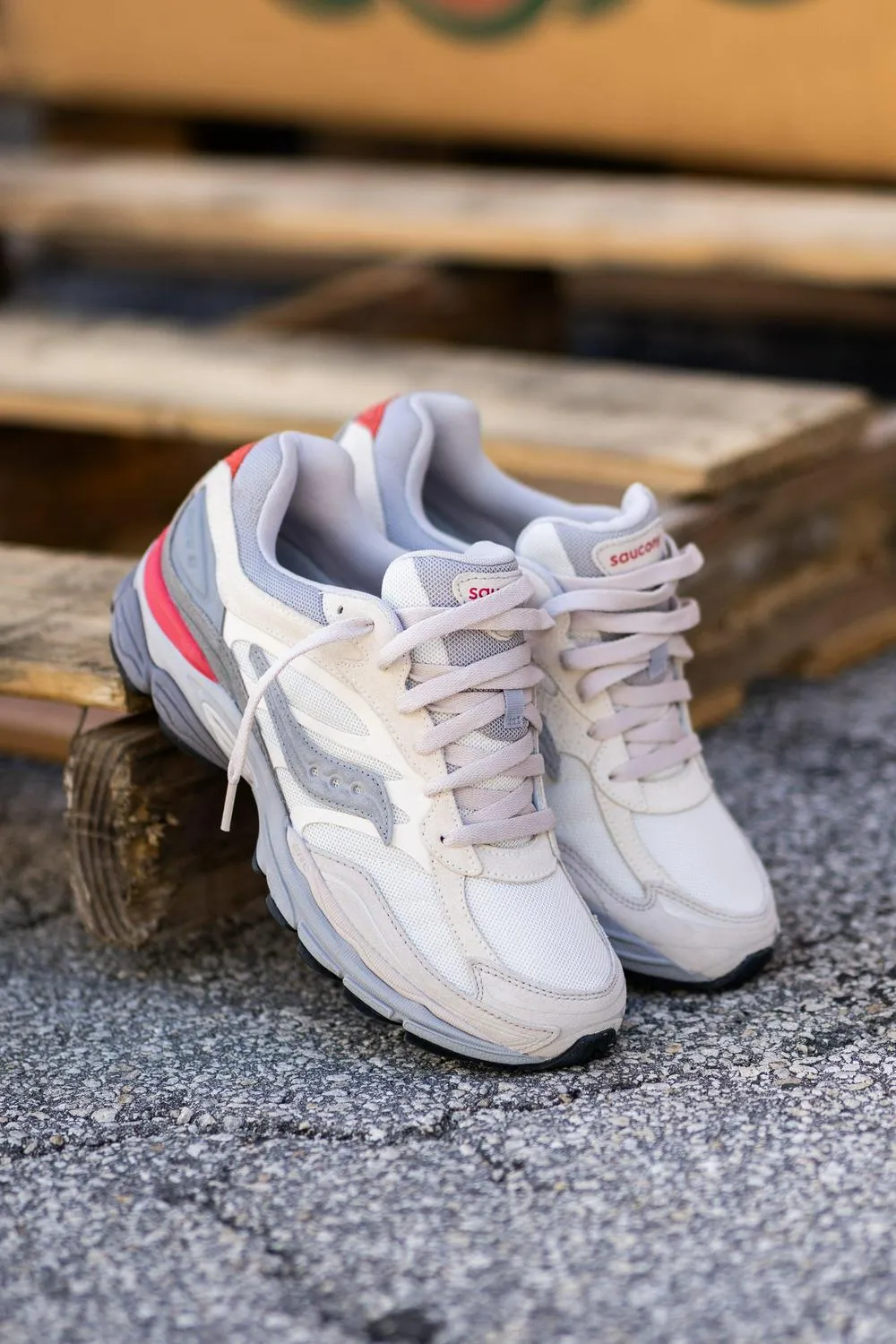 Saucony OG ProGrid Omni 9 Ivory Off White Grey Red Orange S70845-1 Trainer