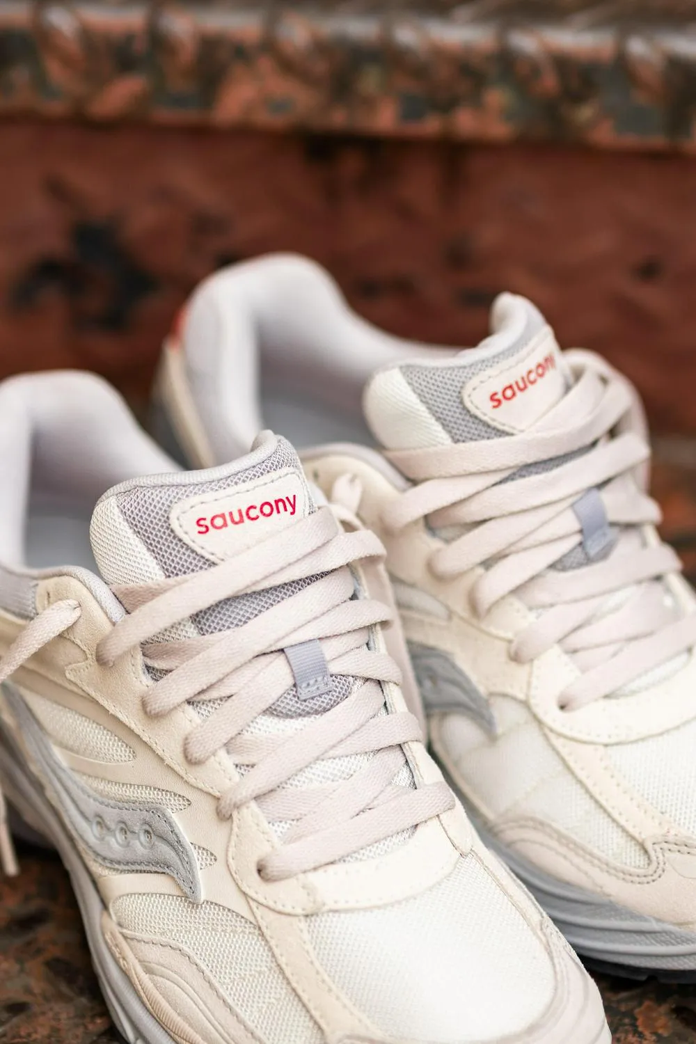 Saucony OG ProGrid Omni 9 Ivory Off White Grey Red Orange S70845-1 Trainer