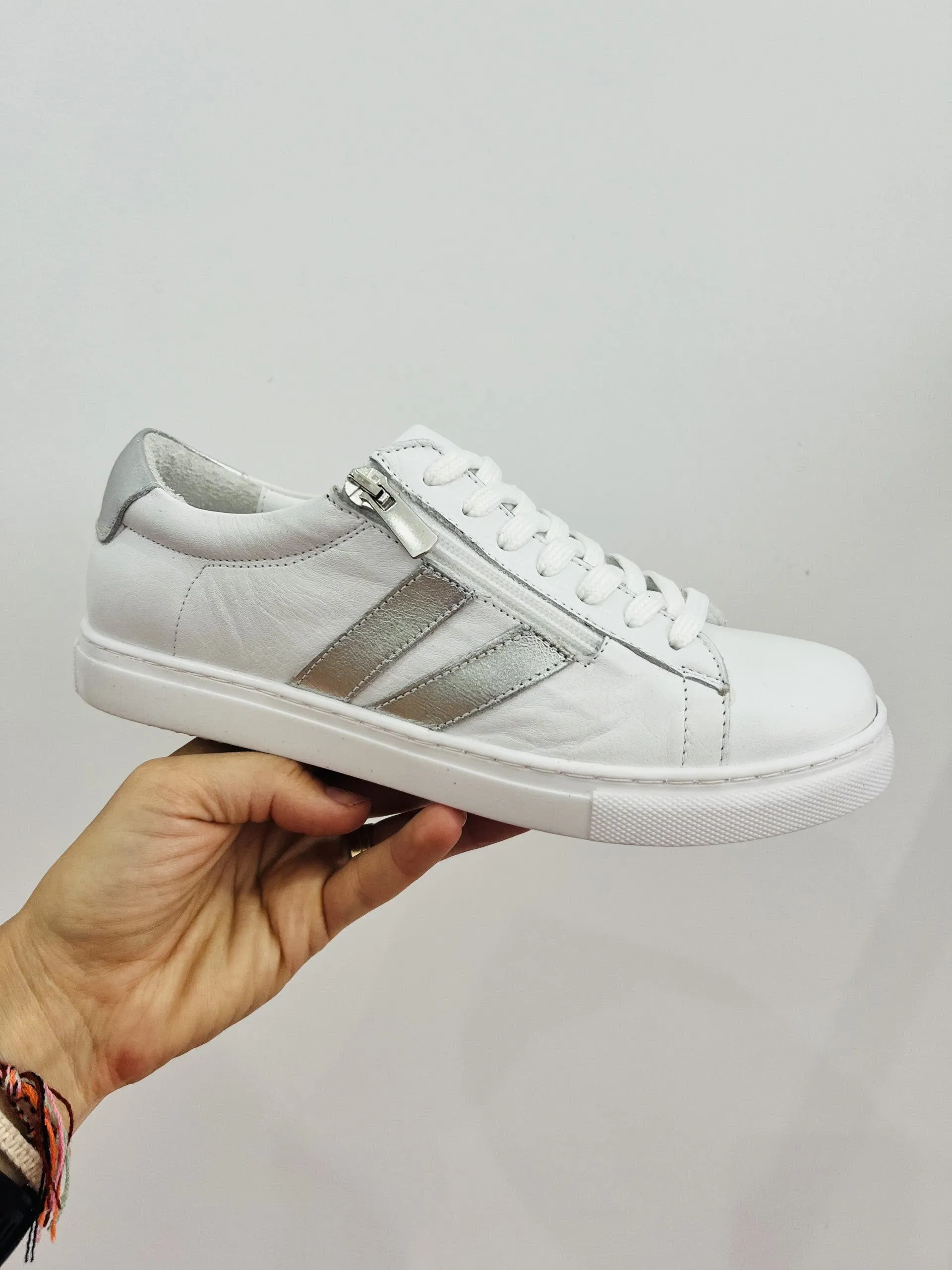 ULTIMATE LEATHER TRAINER || WHITE/SILVER